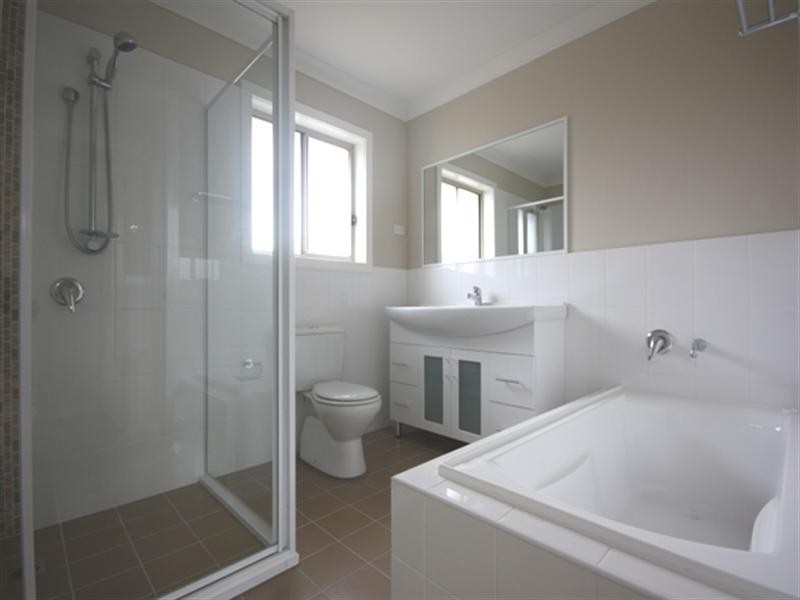 2a Mongon Place, St Helens Park NSW 2560