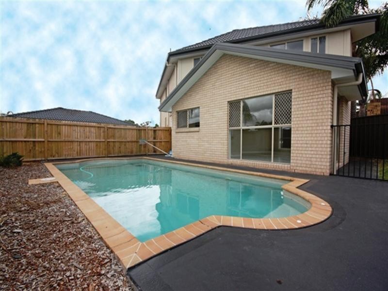 2a Mongon Place, St Helens Park NSW 2560