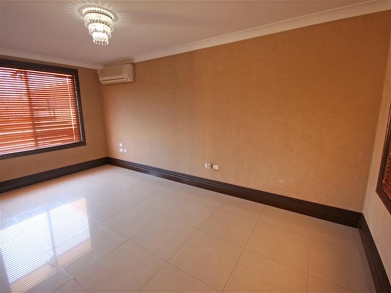 2E Eschol Park Drive, Eschol Park NSW 2558