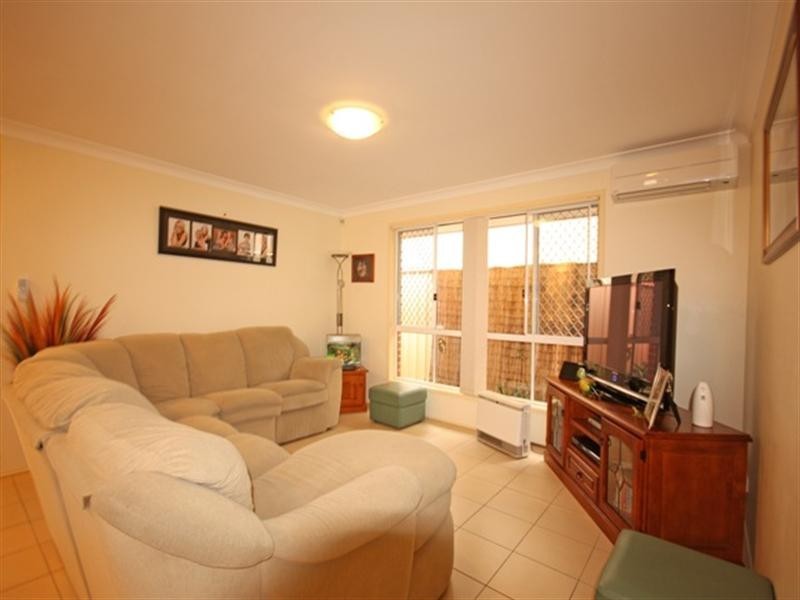 19 Lysander Avenue, Rosemeadow NSW 2560