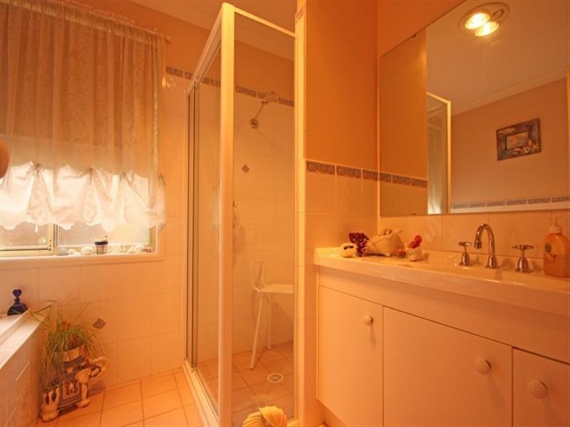 18 St Paul Place, Blair Athol NSW 2560