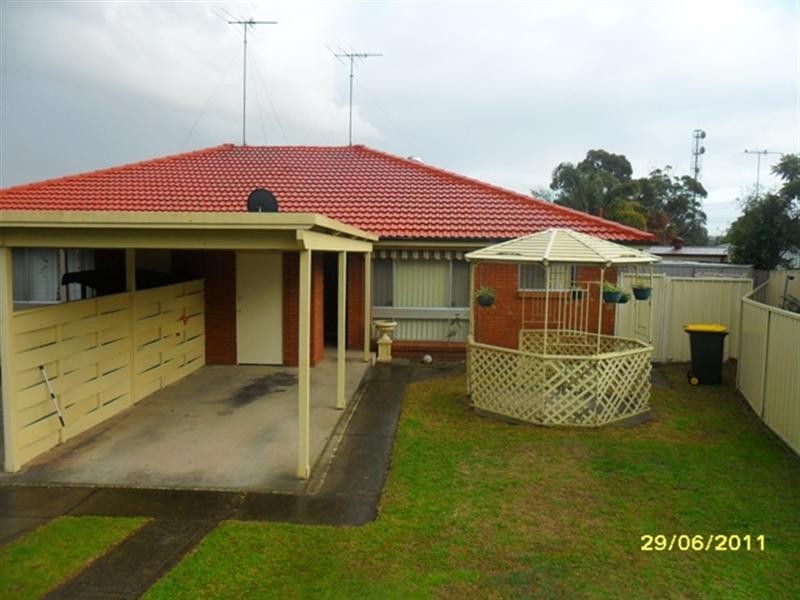 7 Hall Place, Minto NSW 2566