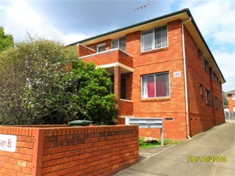6/180 Lindesay Street, Campbelltown NSW 2560