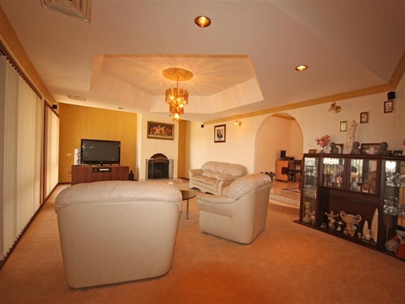 9 Hebrides Place, St Andrews NSW 2566