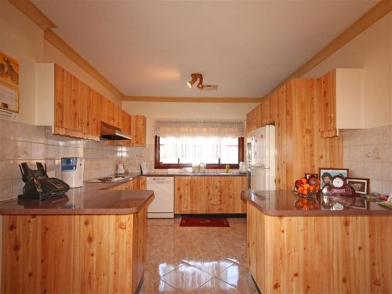 9 Hebrides Place, St Andrews NSW 2566