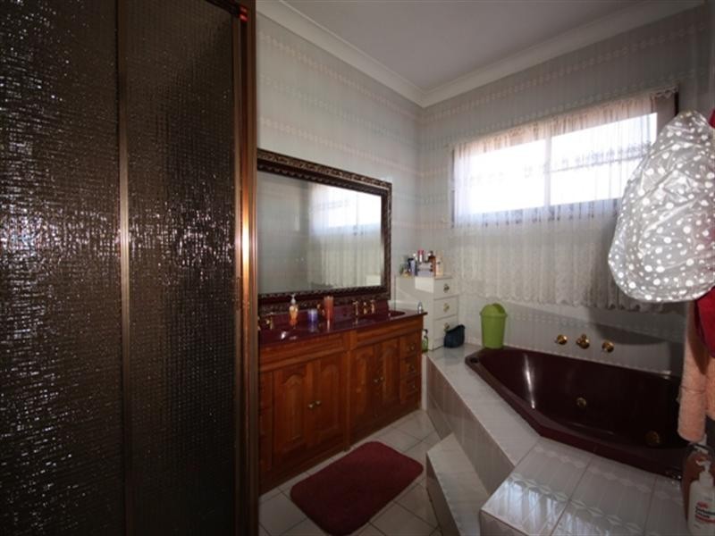 9 Hebrides Place, St Andrews NSW 2566