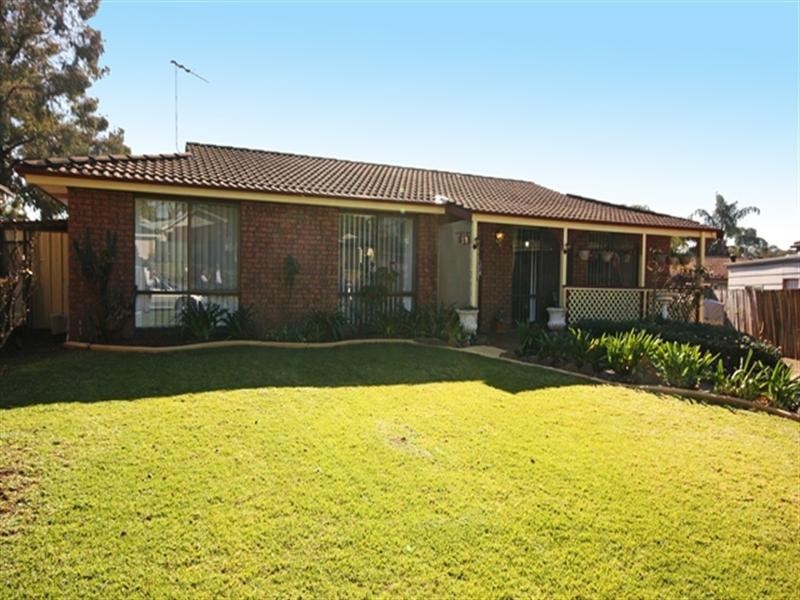 19 Trebbiano Place, Eschol Park NSW 2558