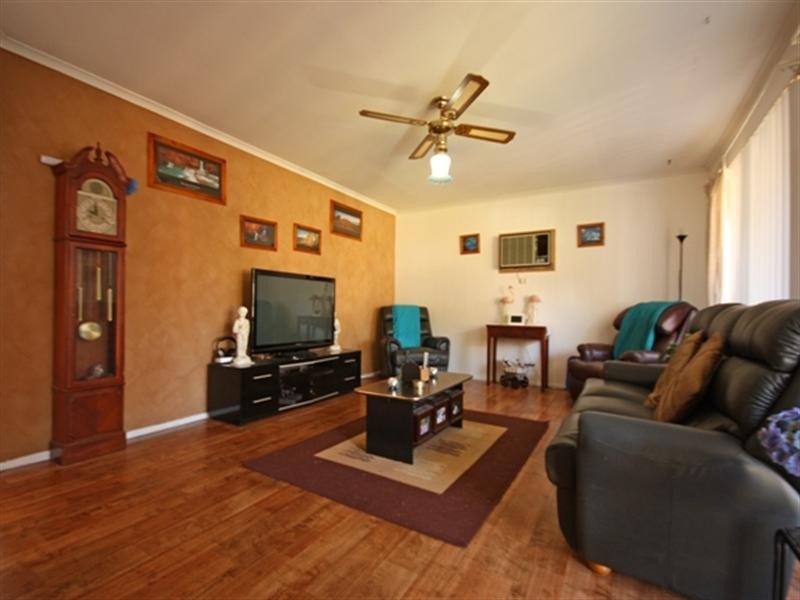 19 Trebbiano Place, Eschol Park NSW 2558