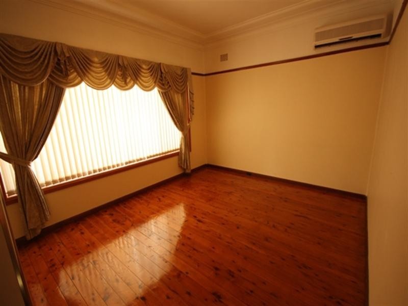 73 Kent Road, Minto NSW 2566