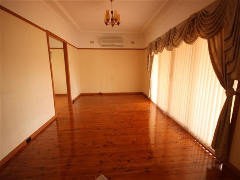 73 Kent Road, Minto NSW 2566