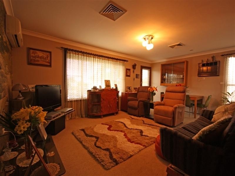 17 Carrington Circuit, Leumeah NSW 2560