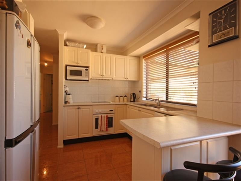 4 Griffiths Place, Eagle Vale NSW 2558