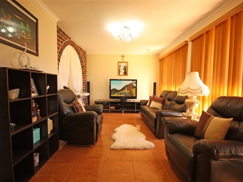 4 Griffiths Place, Eagle Vale NSW 2558