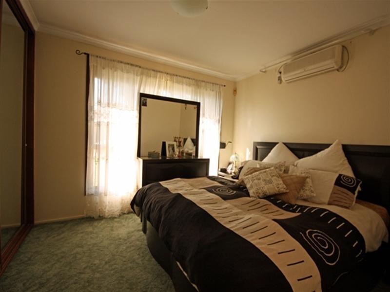 4 Griffiths Place, Eagle Vale NSW 2558