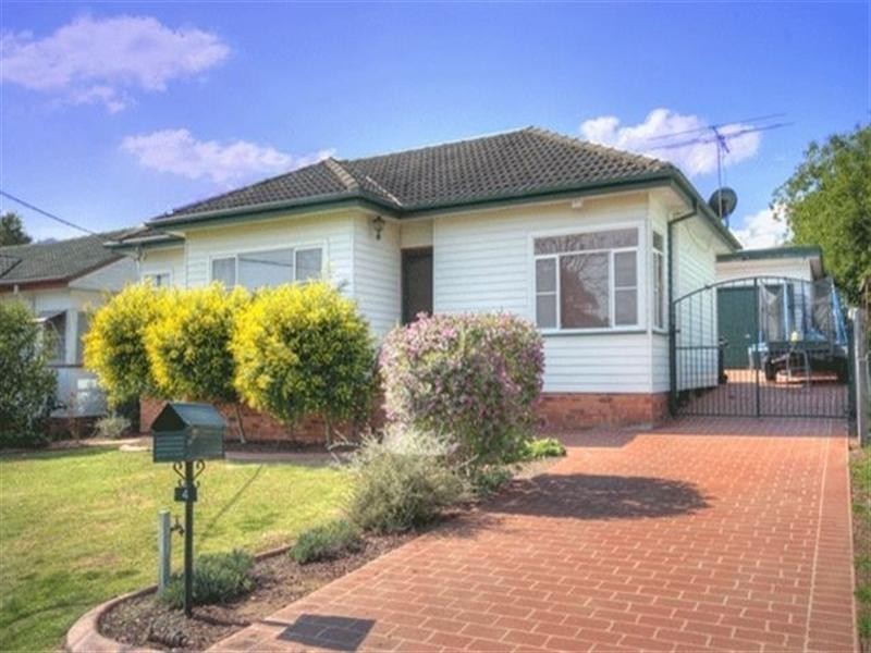 4 Lawson Street, Campbelltown NSW 2560