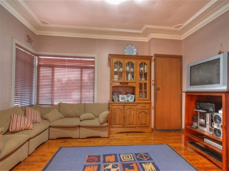 4 Lawson Street, Campbelltown NSW 2560