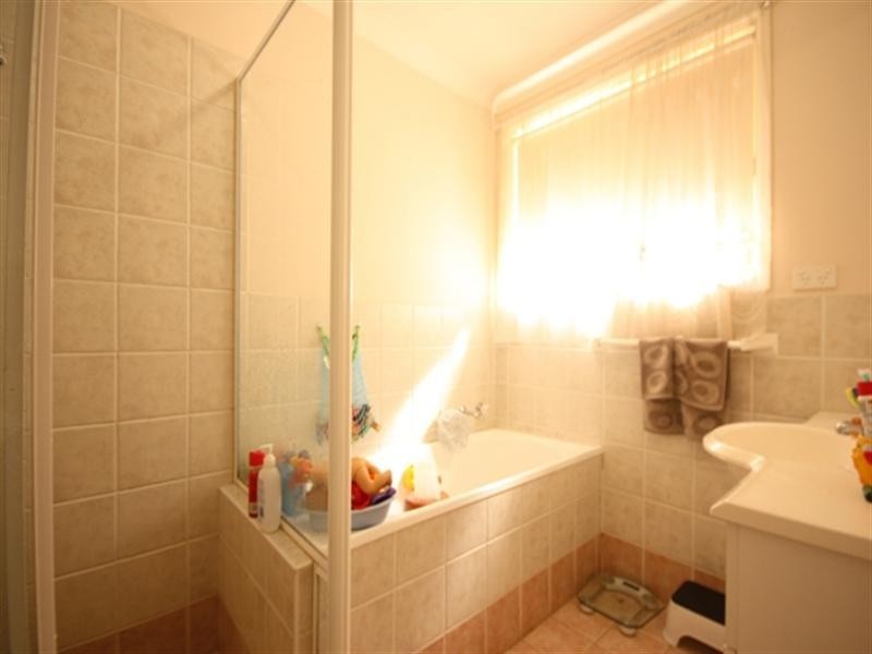 5 Oro Place, Glenfield NSW 2167