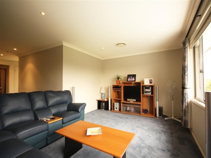 10 Warriewood Street, Woodbine NSW 2560