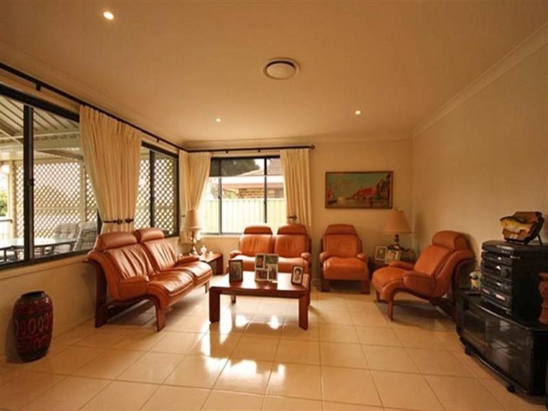10 Warriewood Street, Woodbine NSW 2560
