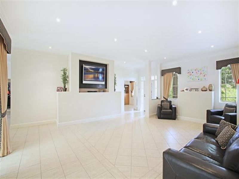 13 Camelot Close, Kirkham NSW 2570