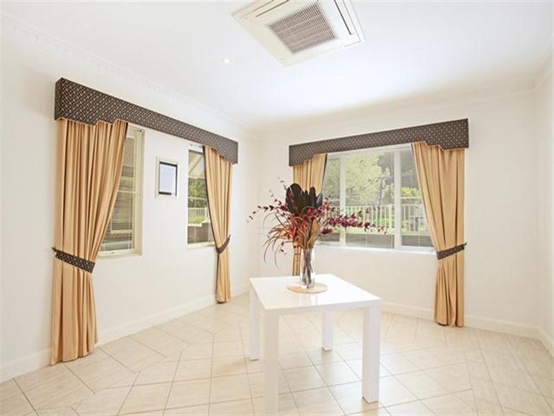 13 Camelot Close, Kirkham NSW 2570