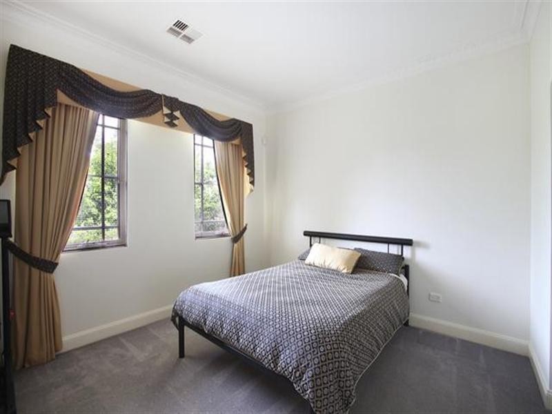 13 Camelot Close, Kirkham NSW 2570