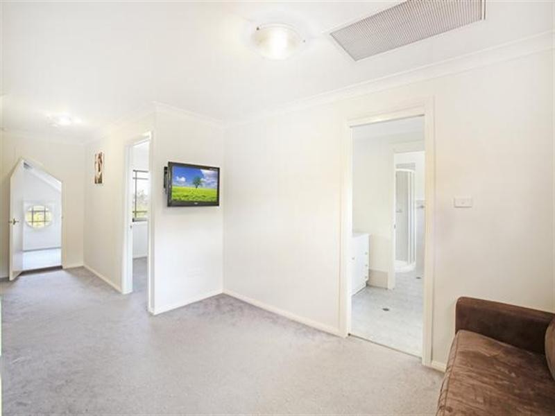 13 Camelot Close, Kirkham NSW 2570