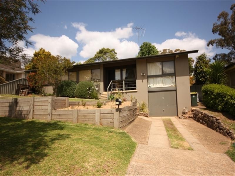 18 Macleay Street, Bradbury NSW 2560
