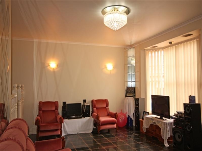 5 Skye Place, St Andrews NSW 2566