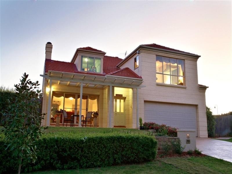 18 Elizabeth Henrietta Circuit, Macquarie Links NSW 2565