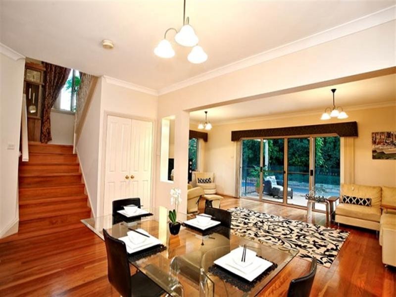 18 Elizabeth Henrietta Circuit, Macquarie Links NSW 2565