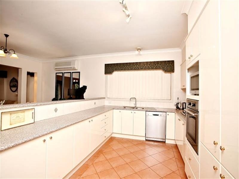 18 Elizabeth Henrietta Circuit, Macquarie Links NSW 2565