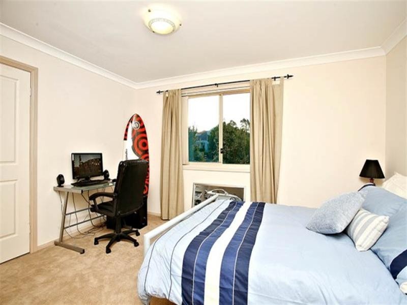 18 Elizabeth Henrietta Circuit, Macquarie Links NSW 2565