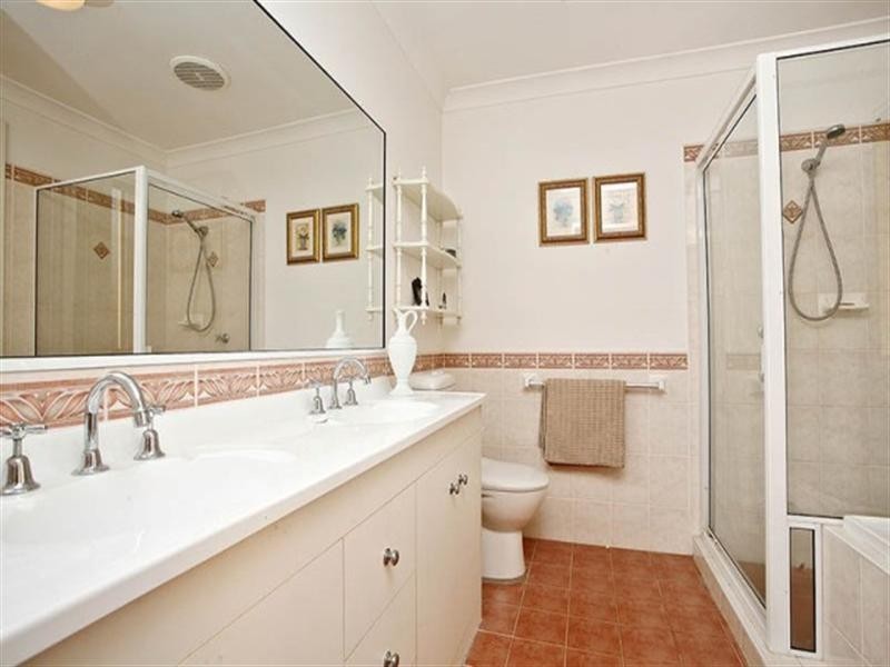 18 Elizabeth Henrietta Circuit, Macquarie Links NSW 2565