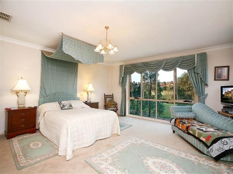 18 Elizabeth Henrietta Circuit, Macquarie Links NSW 2565