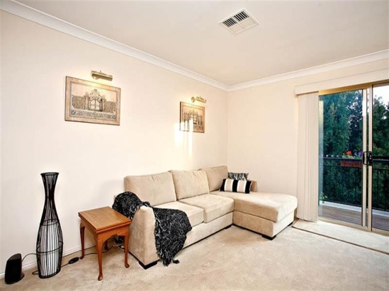 18 Elizabeth Henrietta Circuit, Macquarie Links NSW 2565