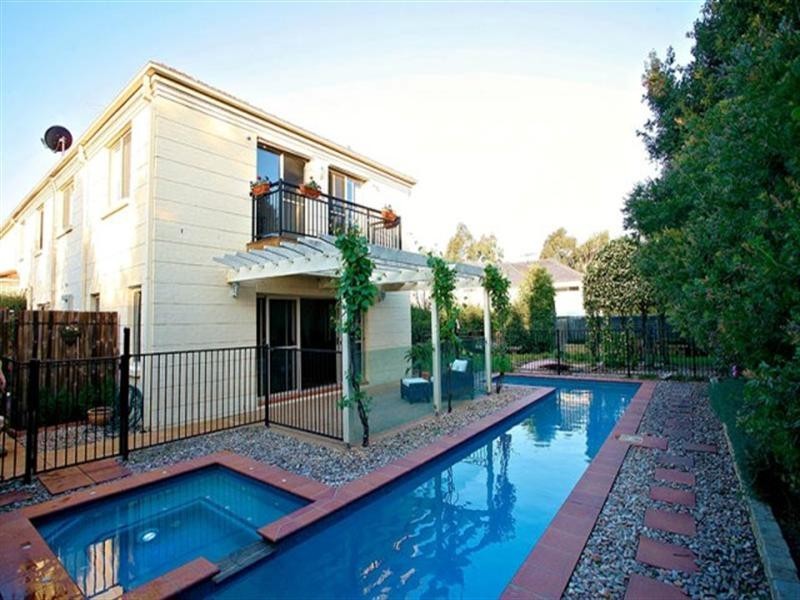 18 Elizabeth Henrietta Circuit, Macquarie Links NSW 2565