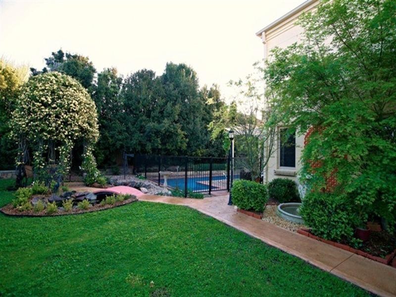 18 Elizabeth Henrietta Circuit, Macquarie Links NSW 2565