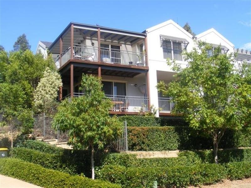 11 Scaranish Way, Macquarie Links NSW 2565