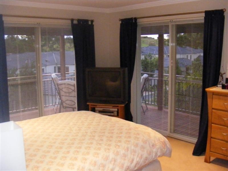 11 Scaranish Way, Macquarie Links NSW 2565