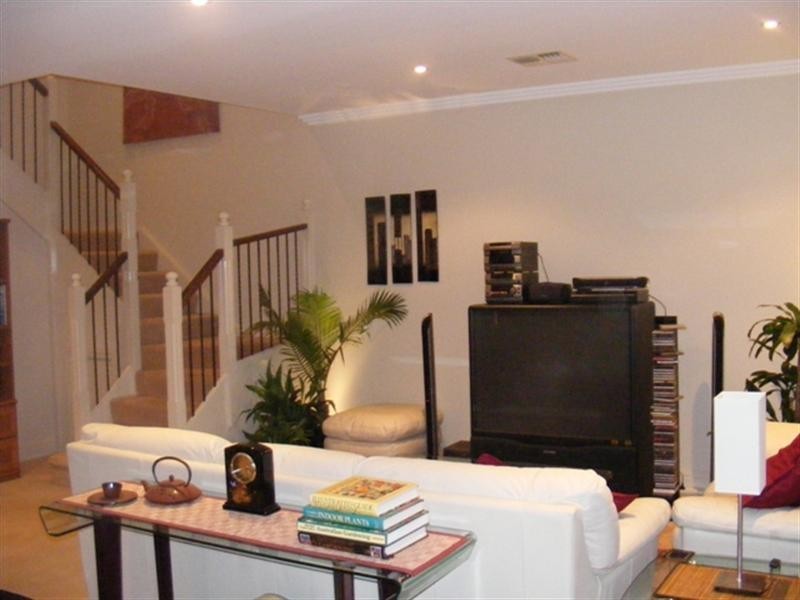 11 Scaranish Way, Macquarie Links NSW 2565