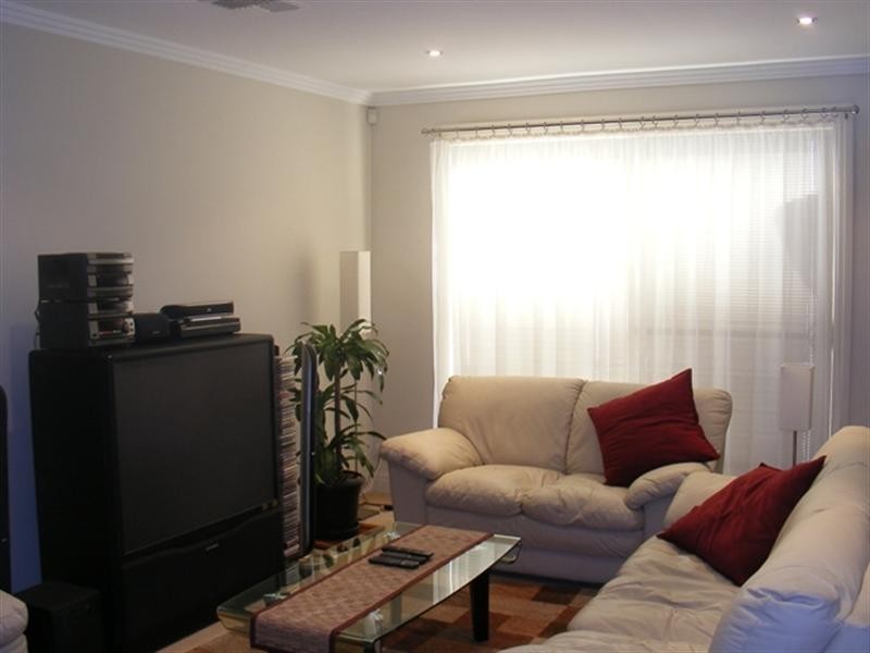 11 Scaranish Way, Macquarie Links NSW 2565