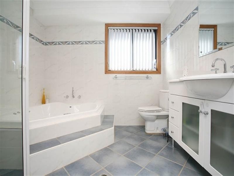 80 Bainbridge Avenue, Ingleburn NSW 2565