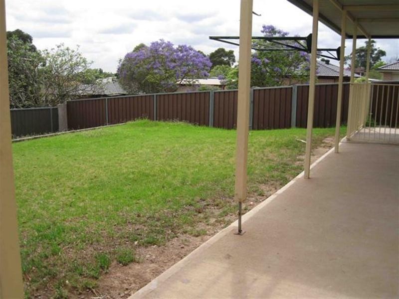2 Nancy Place, Ambarvale NSW 2560