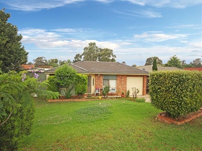 11 Quinion Place, Ambarvale NSW 2560