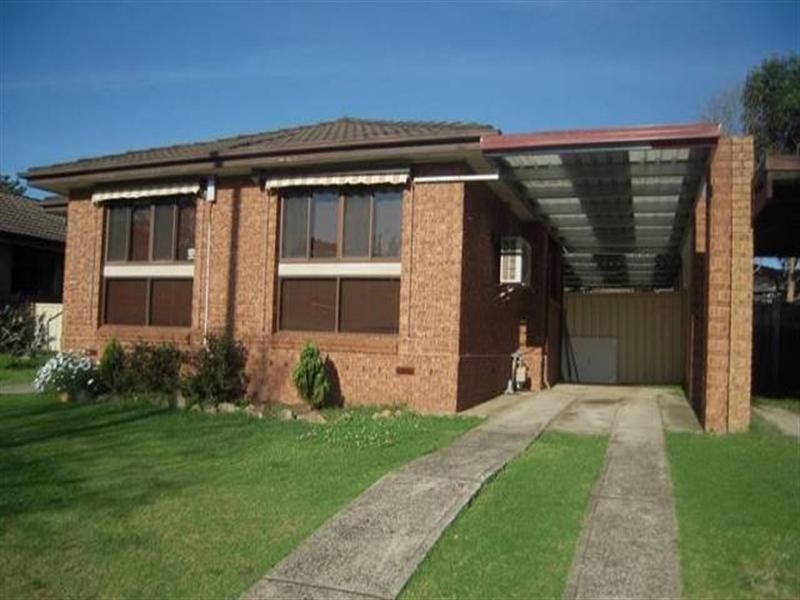 233 Copperfield Drive, Rosemeadow NSW 2560