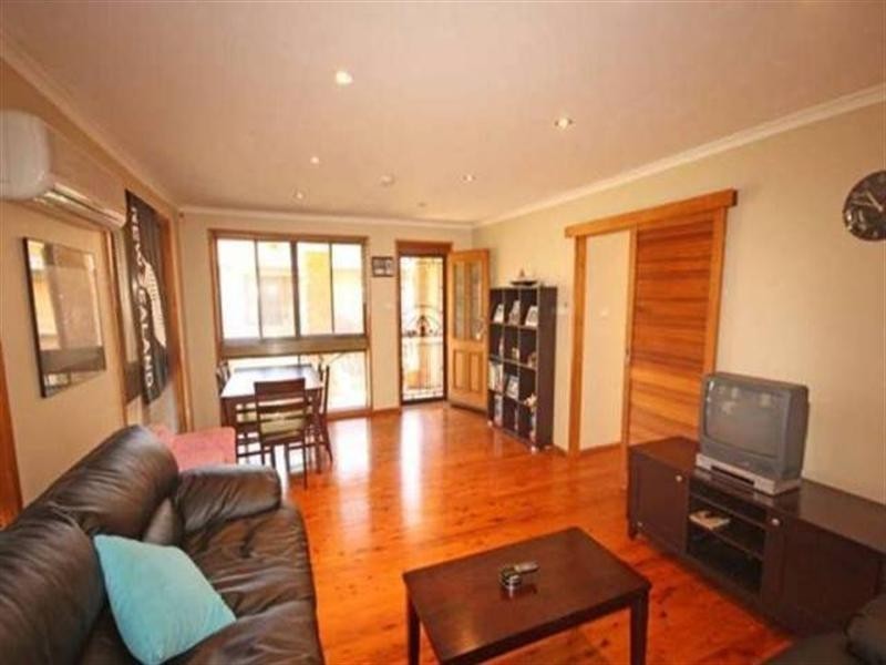 233 Copperfield Drive, Rosemeadow NSW 2560