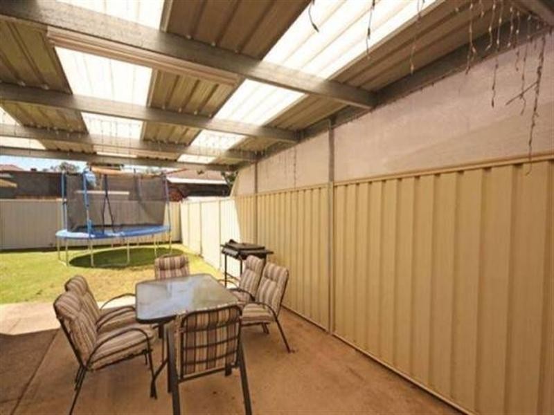 233 Copperfield Drive, Rosemeadow NSW 2560