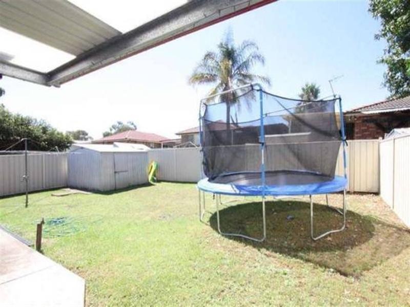 233 Copperfield Drive, Rosemeadow NSW 2560