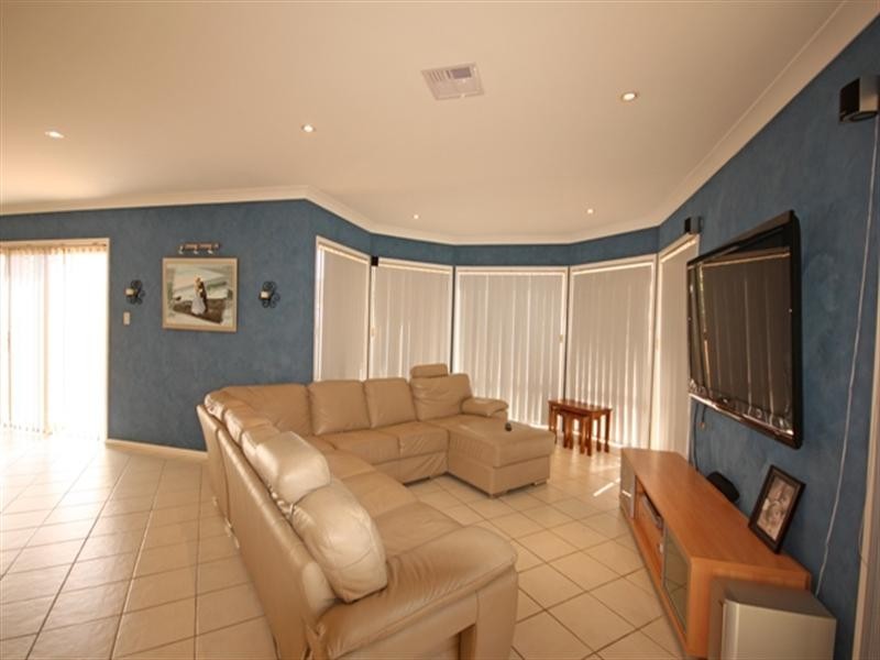 50 Fullerton Circuit, St Helens Park NSW 2560